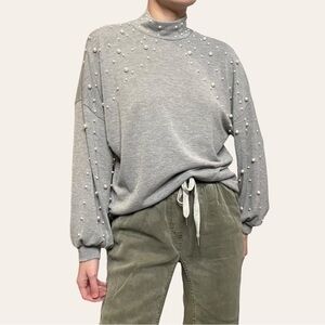 Bloggers Boutique Pearl Detailed Grey Top 💕